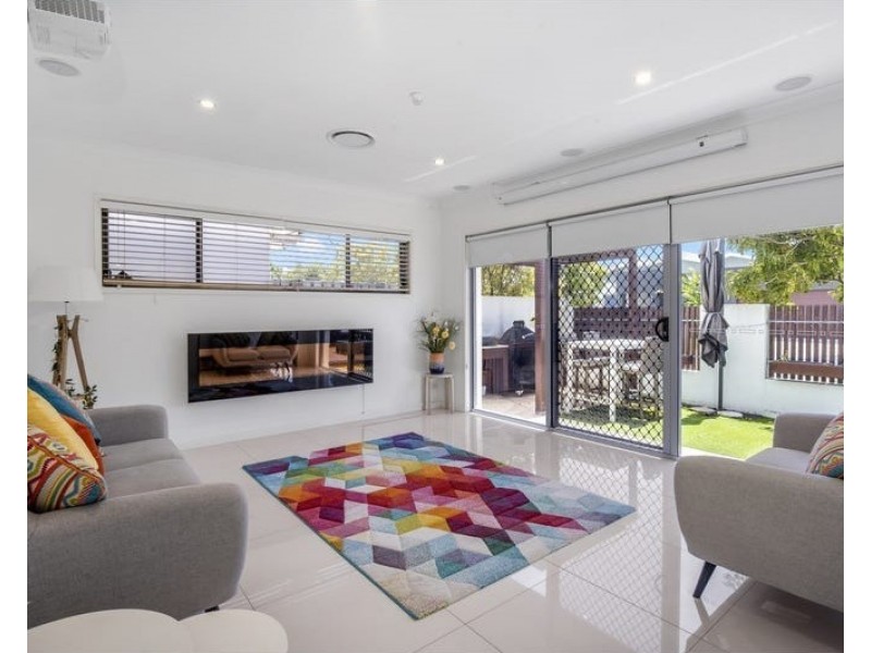 9 Mariner Avenue, Hope Island QLD 4212