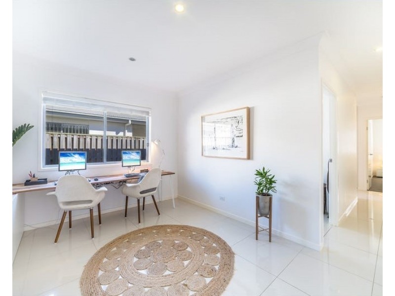 9 Mariner Avenue, Hope Island QLD 4212