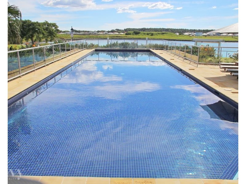 9 Mariner Avenue, Hope Island QLD 4212