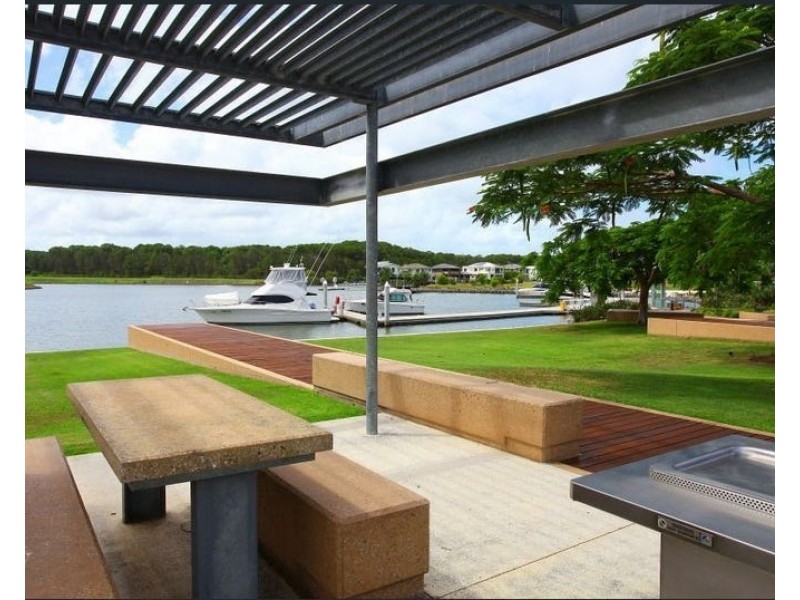 9 Mariner Avenue, Hope Island QLD 4212