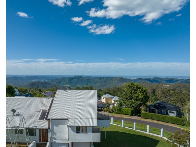 9 Paradise Drive, Tamborine Mountain QLD 4272