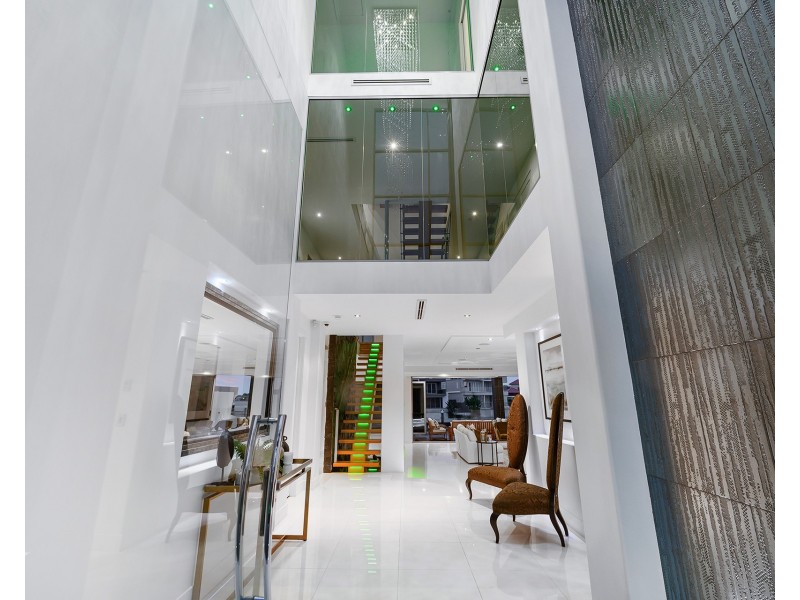 38 Knightsbridge Parade West, Sovereign Islands QLD 4216