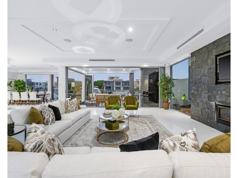 38 Knightsbridge Parade West, Sovereign Islands QLD 4216