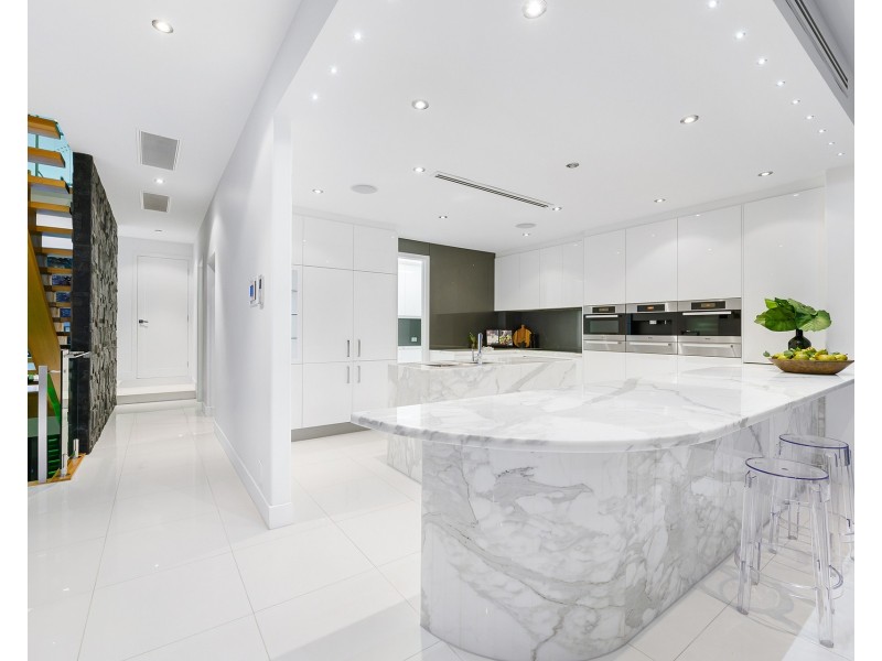 38 Knightsbridge Parade West, Sovereign Islands QLD 4216