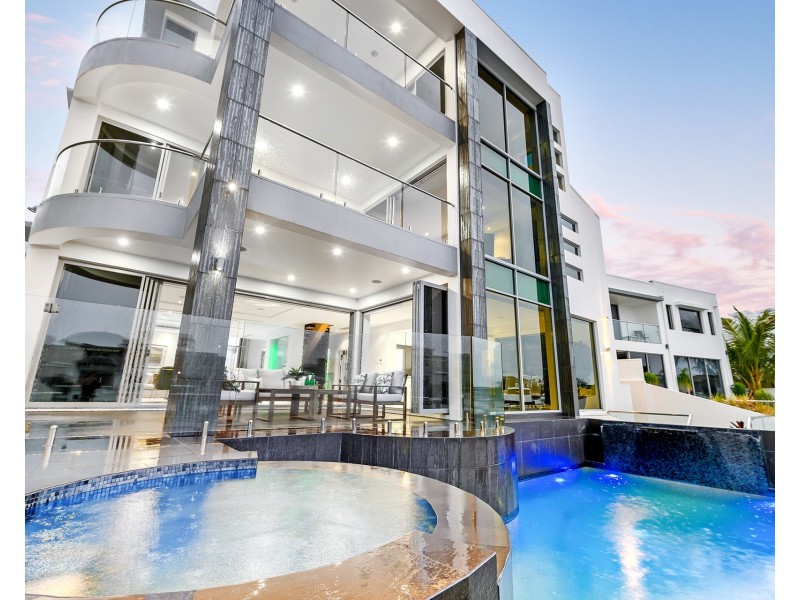 38 Knightsbridge Parade West, Sovereign Islands QLD 4216