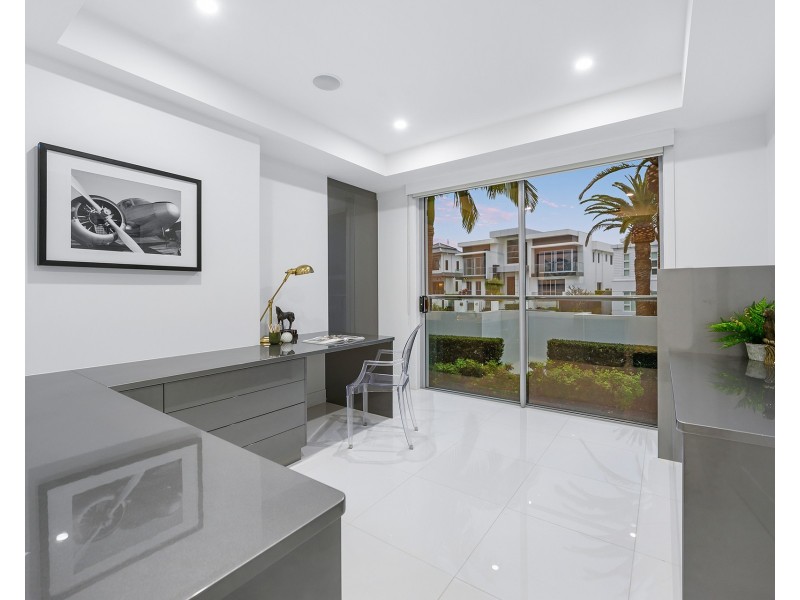 38 Knightsbridge Parade West, Sovereign Islands QLD 4216