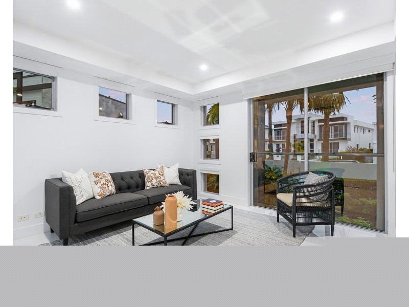 38 Knightsbridge Parade West, Sovereign Islands QLD 4216