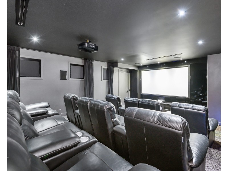 38 Knightsbridge Parade West, Sovereign Islands QLD 4216