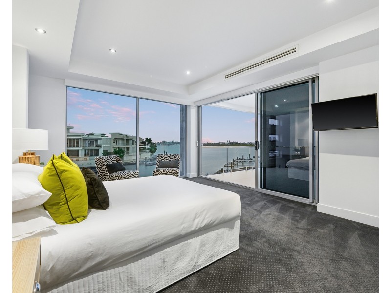 38 Knightsbridge Parade West, Sovereign Islands QLD 4216