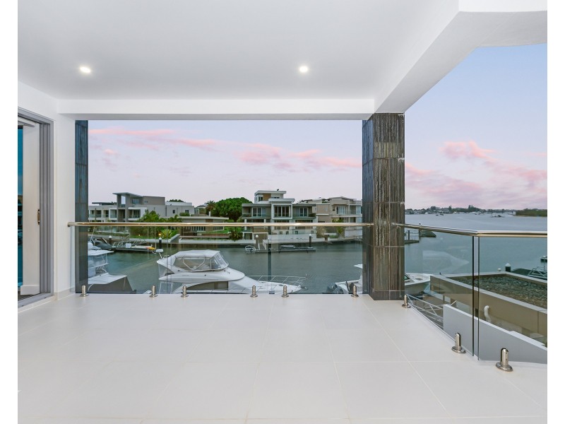 38 Knightsbridge Parade West, Sovereign Islands QLD 4216