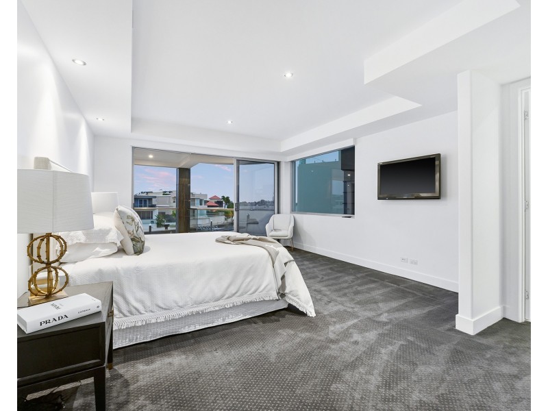 38 Knightsbridge Parade West, Sovereign Islands QLD 4216