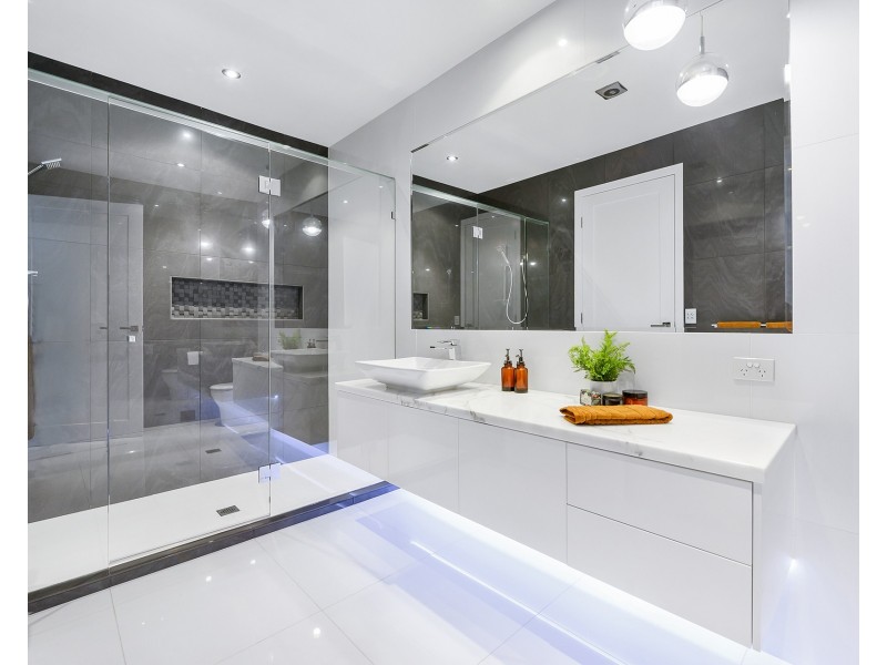 38 Knightsbridge Parade West, Sovereign Islands QLD 4216