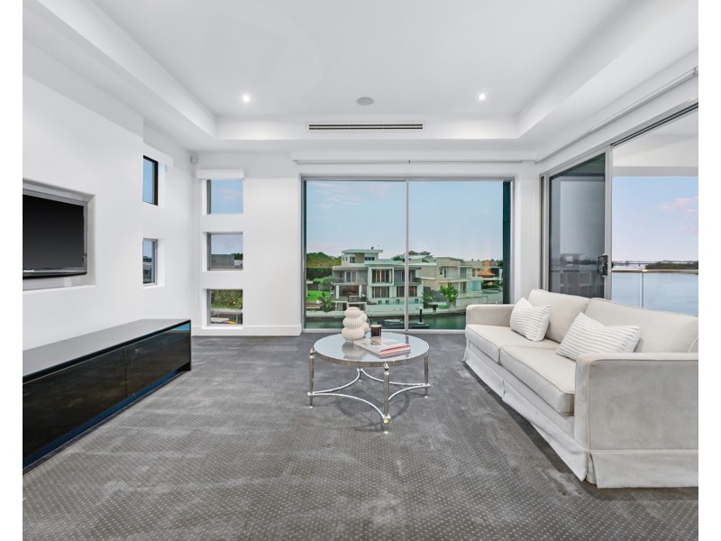 38 Knightsbridge Parade West, Sovereign Islands QLD 4216