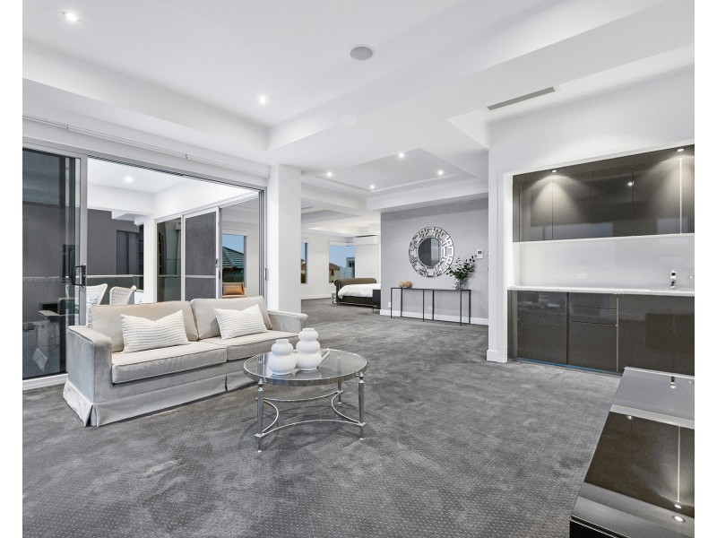 38 Knightsbridge Parade West, Sovereign Islands QLD 4216