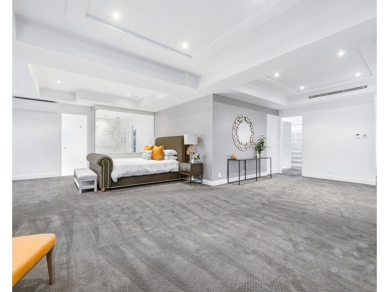 38 Knightsbridge Parade West, Sovereign Islands QLD 4216