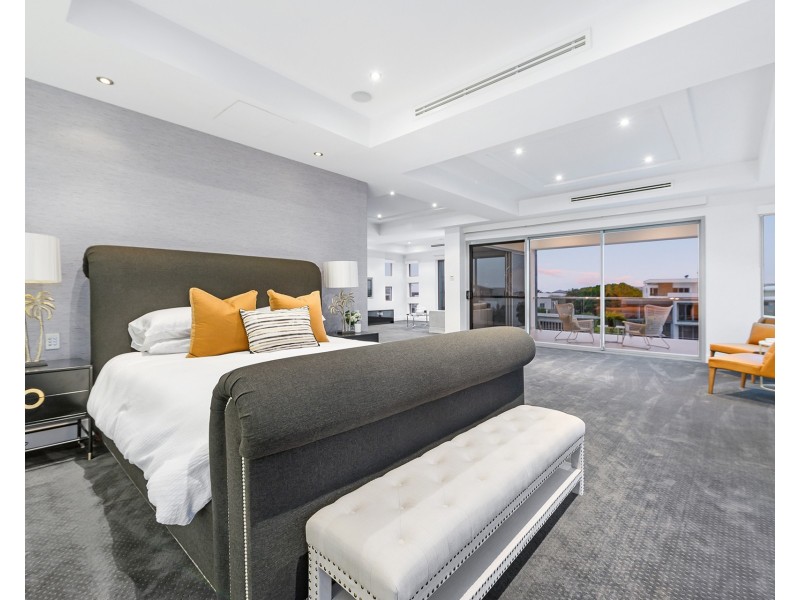 38 Knightsbridge Parade West, Sovereign Islands QLD 4216