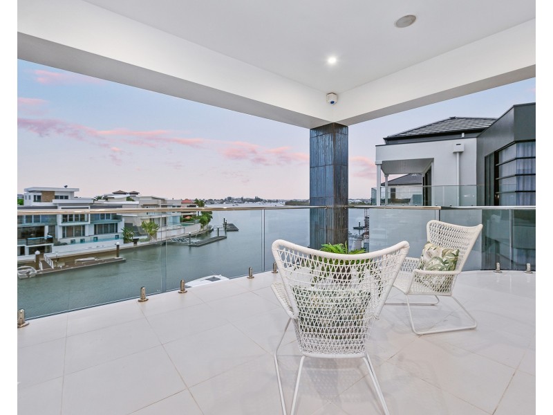 38 Knightsbridge Parade West, Sovereign Islands QLD 4216