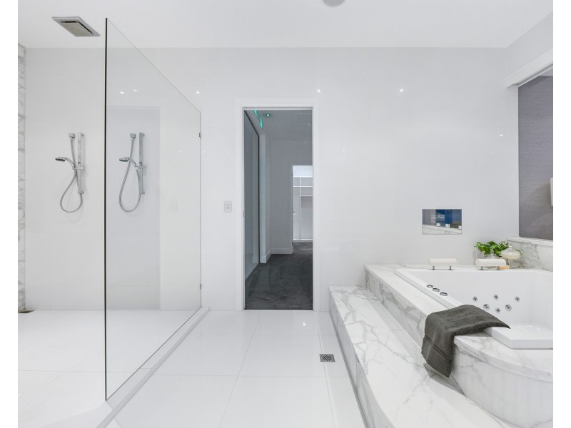 38 Knightsbridge Parade West, Sovereign Islands QLD 4216