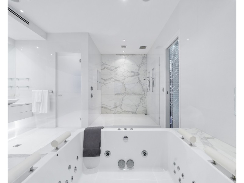 38 Knightsbridge Parade West, Sovereign Islands QLD 4216