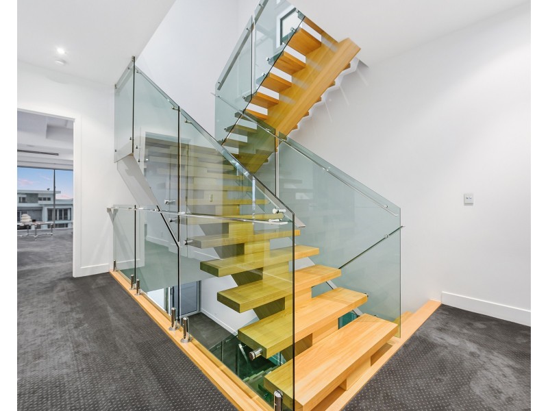 38 Knightsbridge Parade West, Sovereign Islands QLD 4216