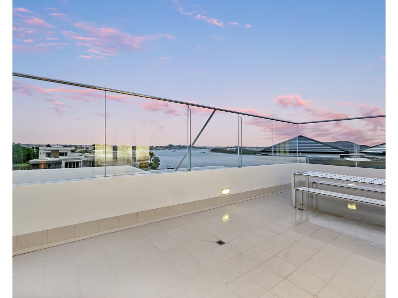 38 Knightsbridge Parade West, Sovereign Islands QLD 4216