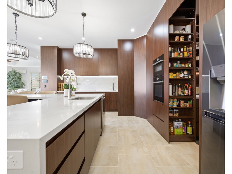 54 King Charles Drive, Sovereign Islands QLD 4216