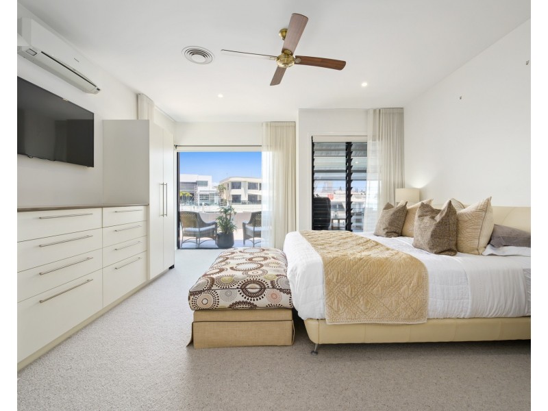 54 King Charles Drive, Sovereign Islands QLD 4216