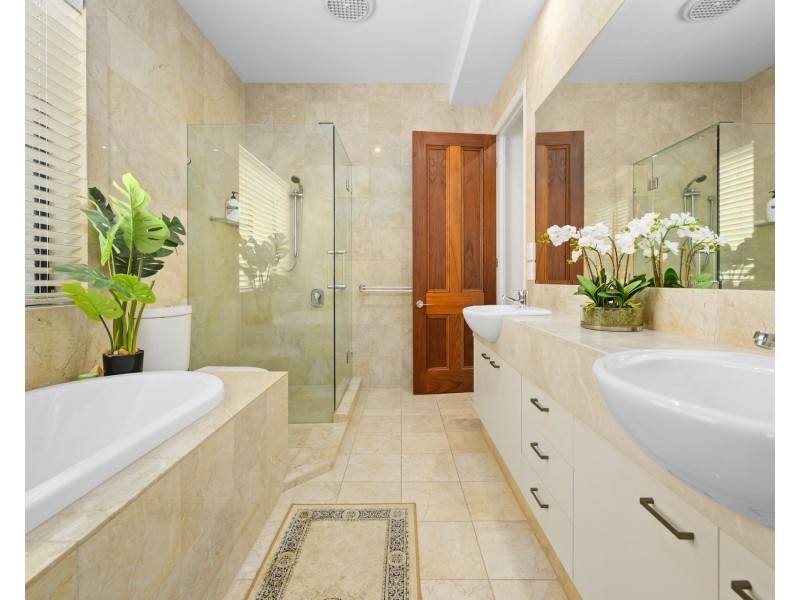 54 King Charles Drive, Sovereign Islands QLD 4216
