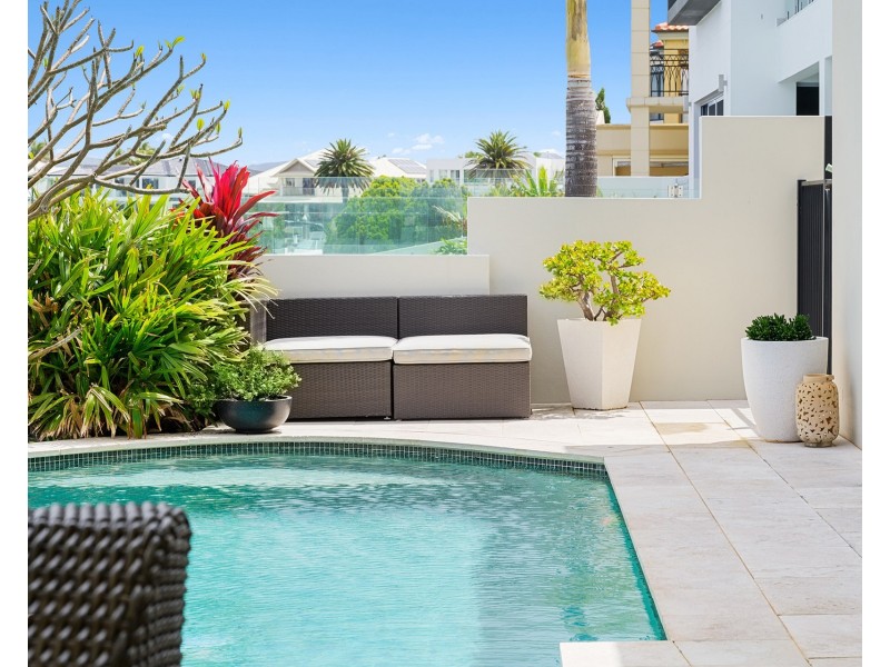 54 King Charles Drive, Sovereign Islands QLD 4216