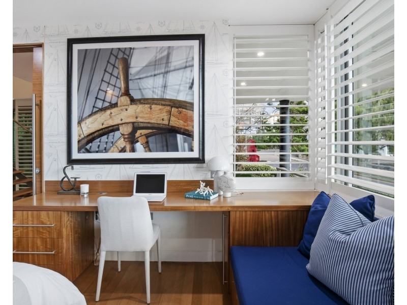 24/2 Ephraim Island Parade, Paradise Point QLD 4216