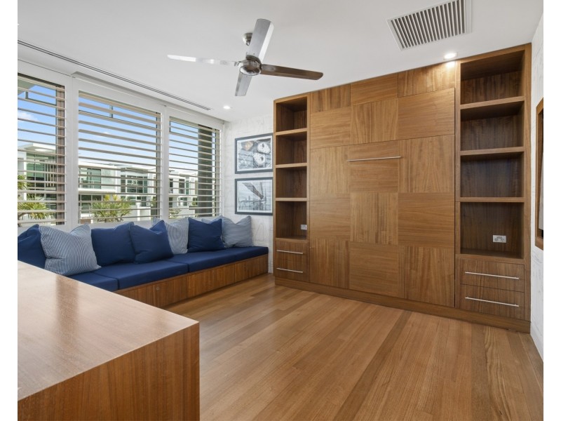 24/2 Ephraim Island Parade, Paradise Point QLD 4216