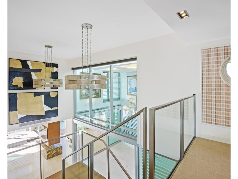 24/2 Ephraim Island Parade, Paradise Point QLD 4216