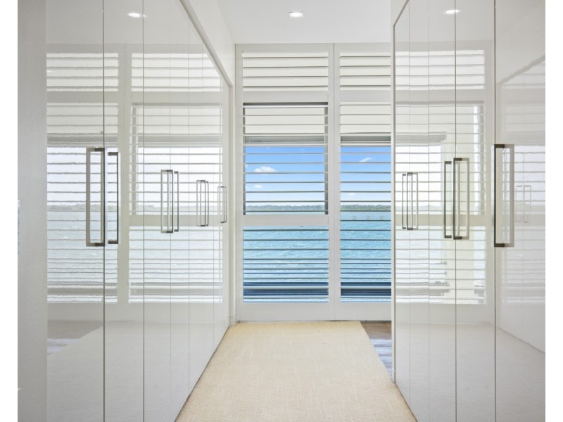 24/2 Ephraim Island Parade, Paradise Point QLD 4216