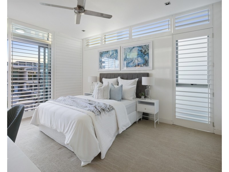24/2 Ephraim Island Parade, Paradise Point QLD 4216