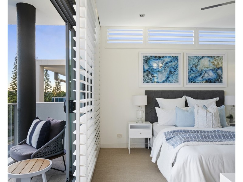 24/2 Ephraim Island Parade, Paradise Point QLD 4216