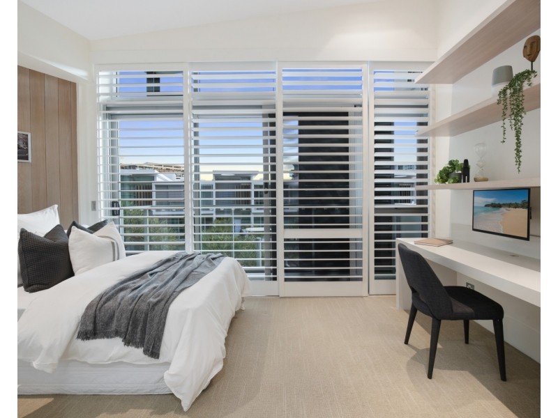 24/2 Ephraim Island Parade, Paradise Point QLD 4216