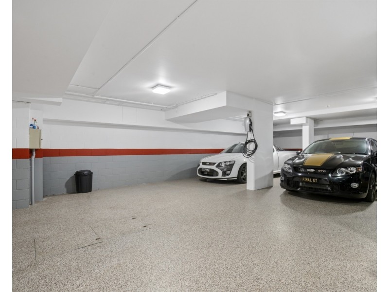 24/2 Ephraim Island Parade, Paradise Point QLD 4216