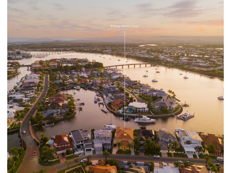 8 King James Court, Sovereign Islands QLD 4216