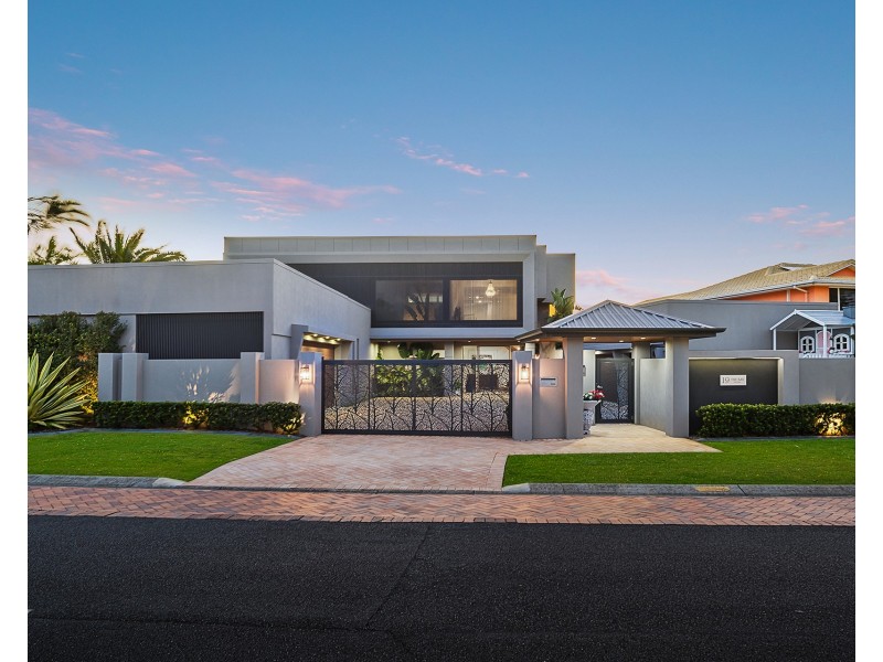 19 Brittanic Crescent, Sovereign Islands QLD 4216