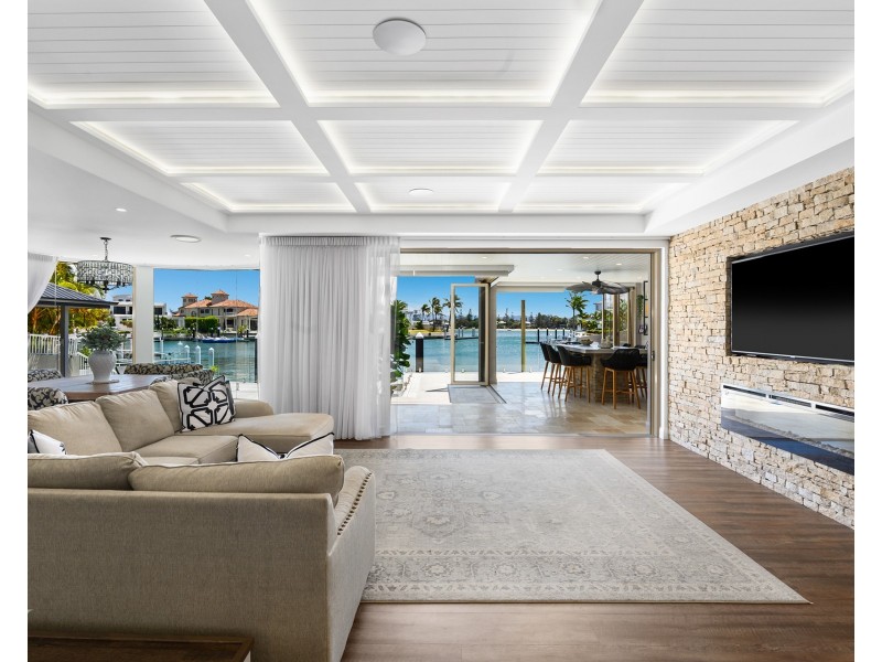 19 Brittanic Crescent, Sovereign Islands QLD 4216