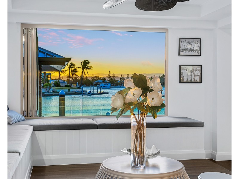 19 Brittanic Crescent, Sovereign Islands QLD 4216