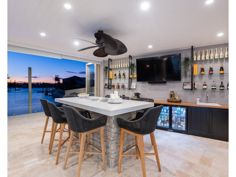 19 Brittanic Crescent, Sovereign Islands QLD 4216