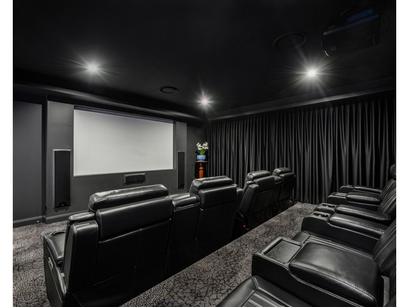 19 Brittanic Crescent, Sovereign Islands QLD 4216