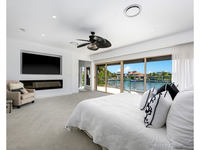 19 Brittanic Crescent, Sovereign Islands QLD 4216