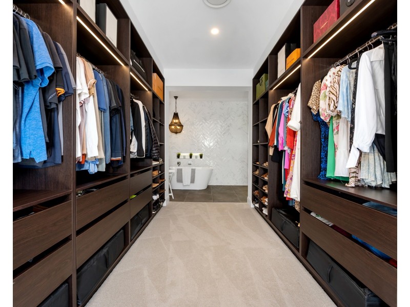 19 Brittanic Crescent, Sovereign Islands QLD 4216