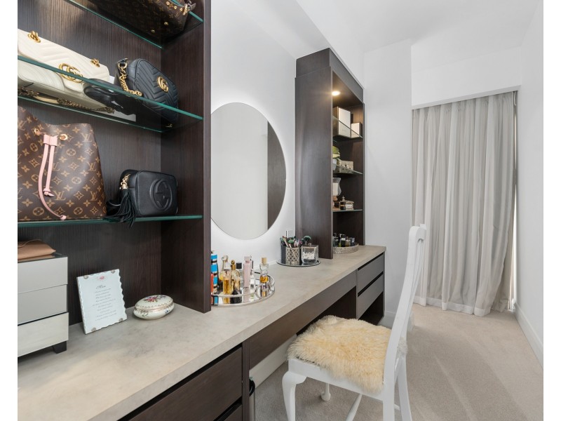 19 Brittanic Crescent, Sovereign Islands QLD 4216