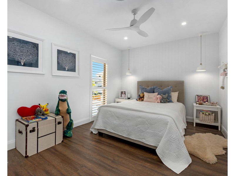 19 Brittanic Crescent, Sovereign Islands QLD 4216