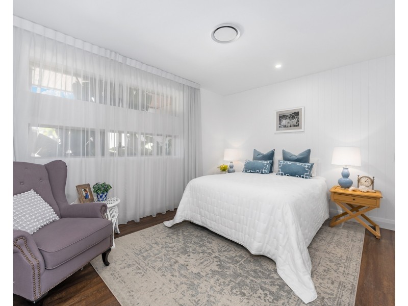 19 Brittanic Crescent, Sovereign Islands QLD 4216