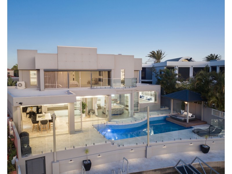 19 Brittanic Crescent, Sovereign Islands QLD 4216