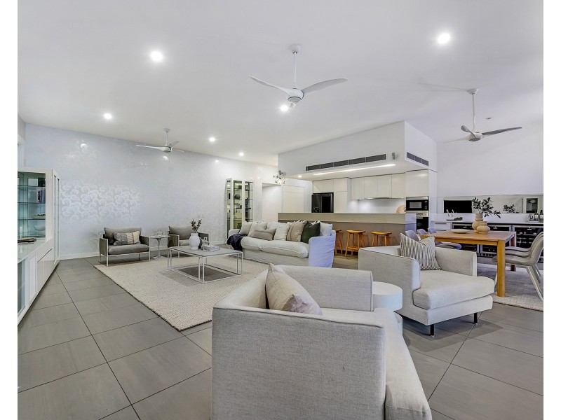 1601/323 Bayview Street, Hollywell QLD 4216